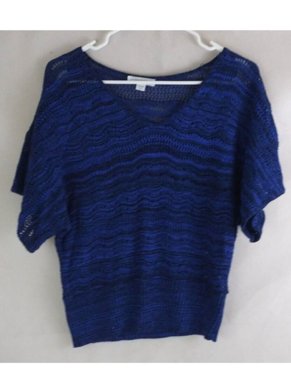 Passports Women's V-Neck Black & Blue Knit Shirt Size Medium